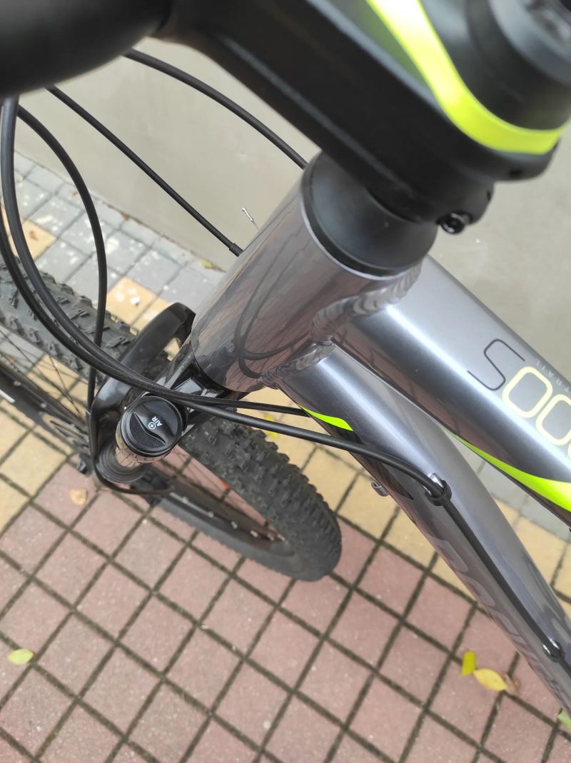 Rockrider ST900 S celoodpružené horské kolo v záruce