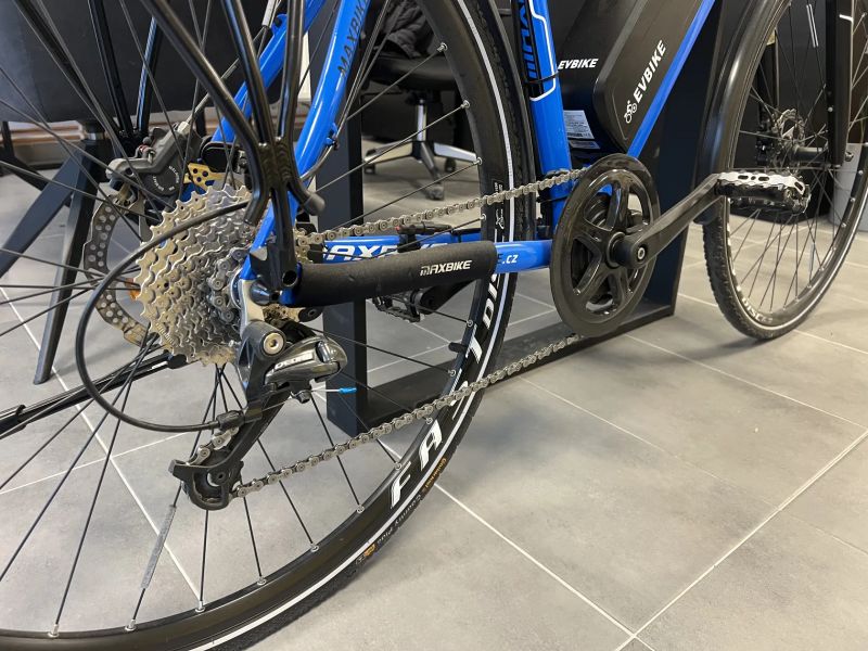 🚴‍♂ TREKINGOVÉ SUPER KOLO 💥 Obří výkon 750W 100N.M, dojezd AŽ 150KM, rychlost AŽ 50KM/H. TOP STAV!
