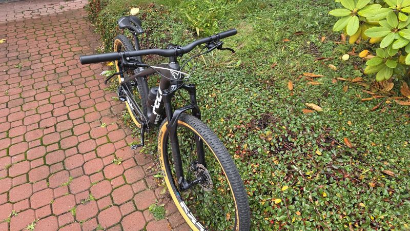 Juniorské karbonové kolo Felt 29", velikost S