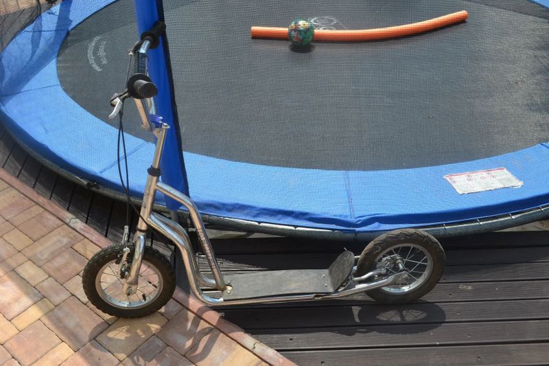 koloběžka ocelová pevná , kola 12" bytelné i pro dospělé