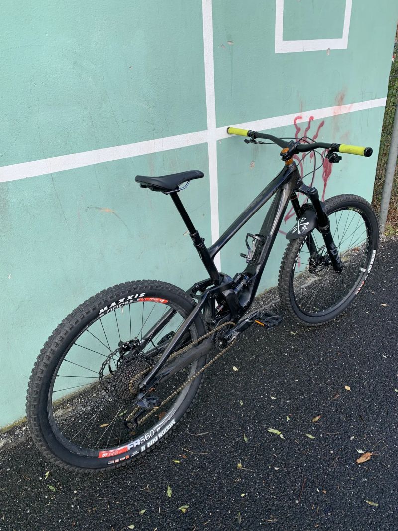 SPECIALIZED ENDURO s karbonovým vahadlem S-Works (+ náhradní vahadlo z hliníku a původní ložiska)