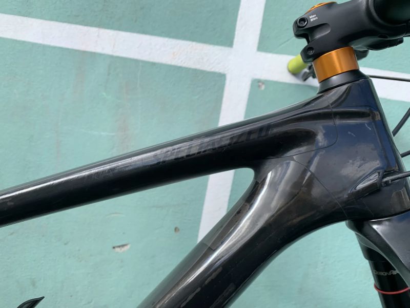 SPECIALIZED ENDURO s karbonovým vahadlem S-Works (+ náhradní vahadlo z hliníku a původní ložiska)