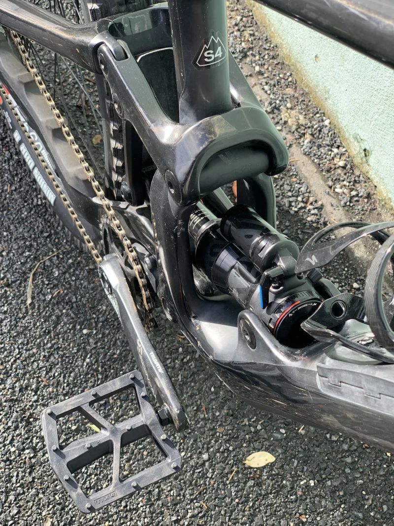 SPECIALIZED ENDURO s karbonovým vahadlem S-Works (+ náhradní vahadlo z hliníku a původní ložiska)