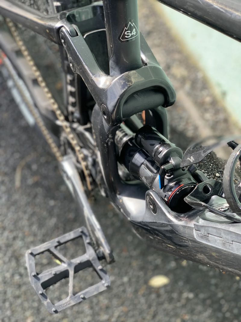 SPECIALIZED ENDURO s karbonovým vahadlem S-Works (+ náhradní vahadlo z hliníku a původní ložiska)