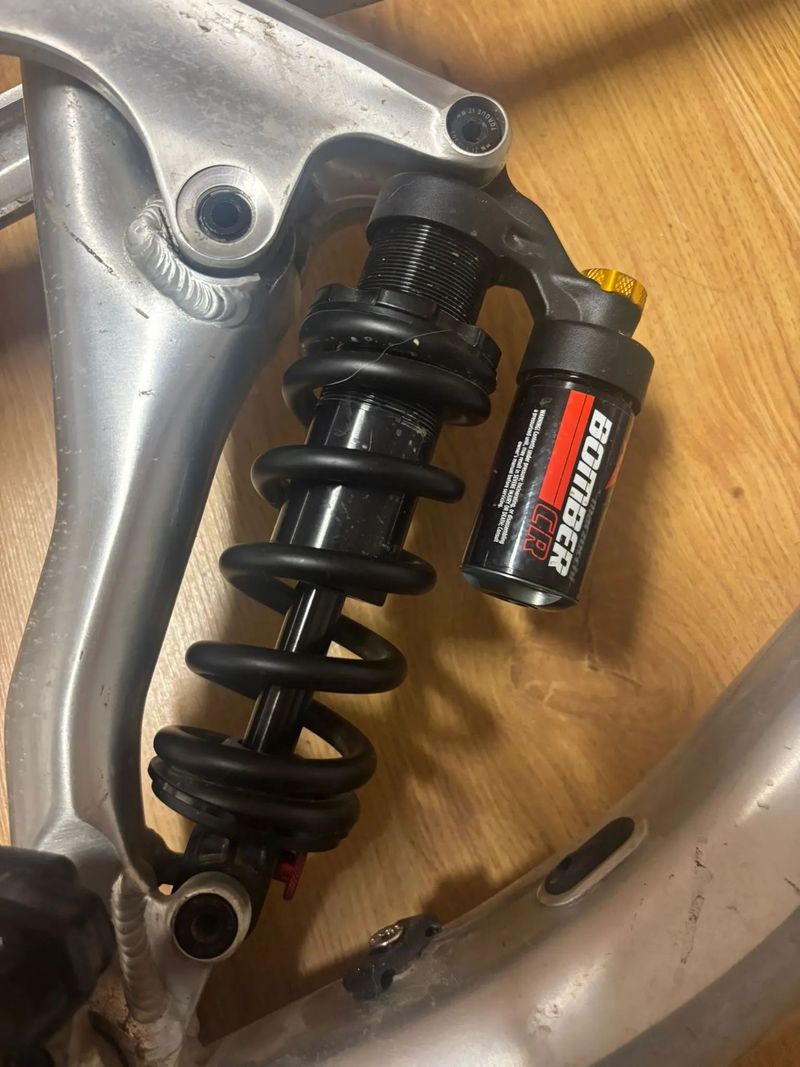 Tlumic Marzocchi Bomber CR 191*51 s pruzino CANE CREEK 450 lb