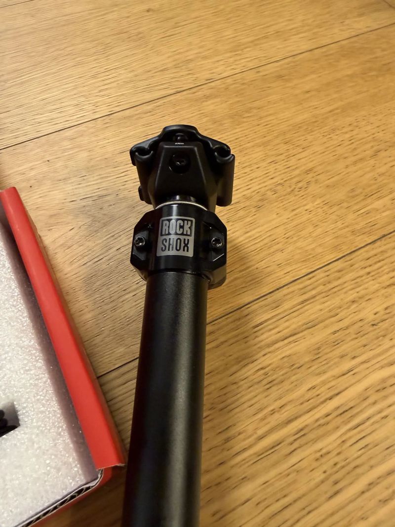 Sedlovka Rock Shox Reverb AXS nový model s ovladačem