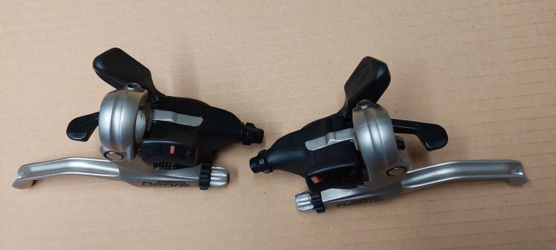 řadící,brzdové páky Shimano Deore 3x9