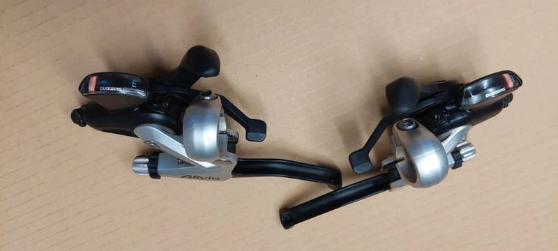 řadící,brzdové páky Shimano Alivio 3x8
