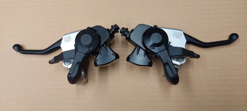 řadící,brzdové páky Shimano Alivio 3x8