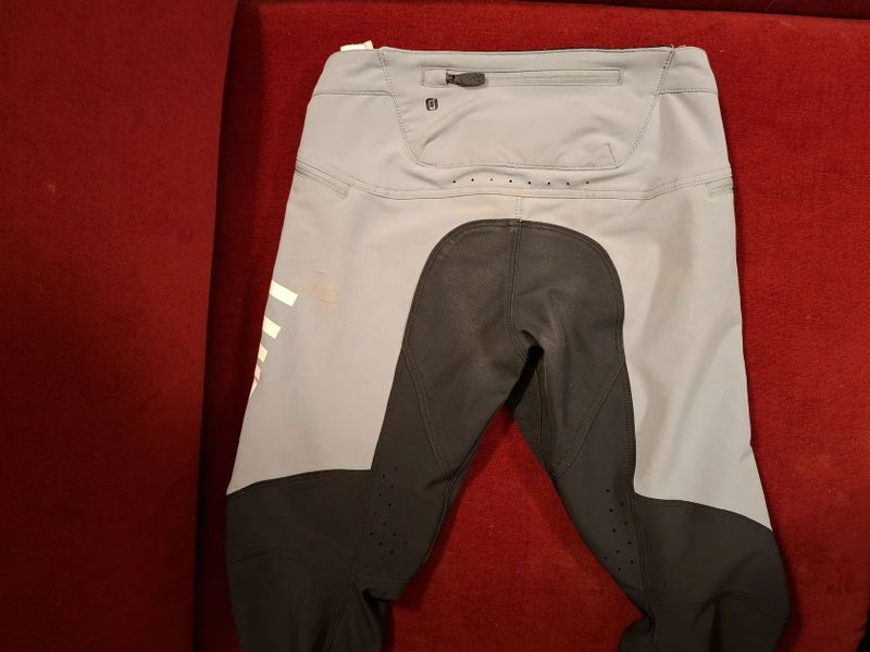 Leatt MTB 4.0 Gravity Junior Pant Titanium 2023 - vel. M