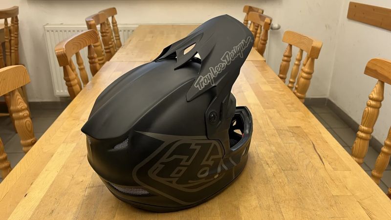 Helma Troy Lee Designs D3, vel. L