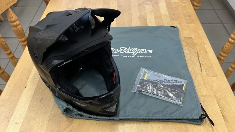 Helma Troy Lee Designs D3, vel. L