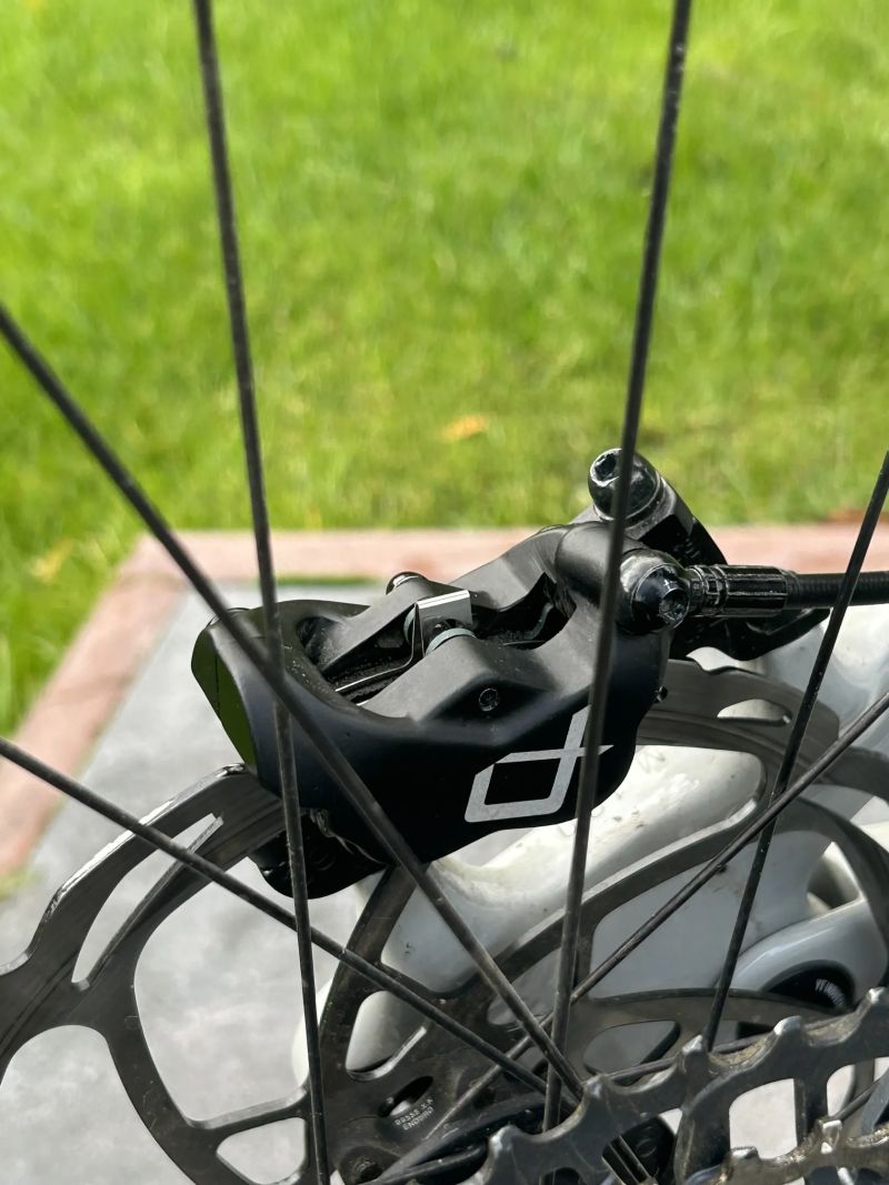 BRZDY HAYES DOMINION A4