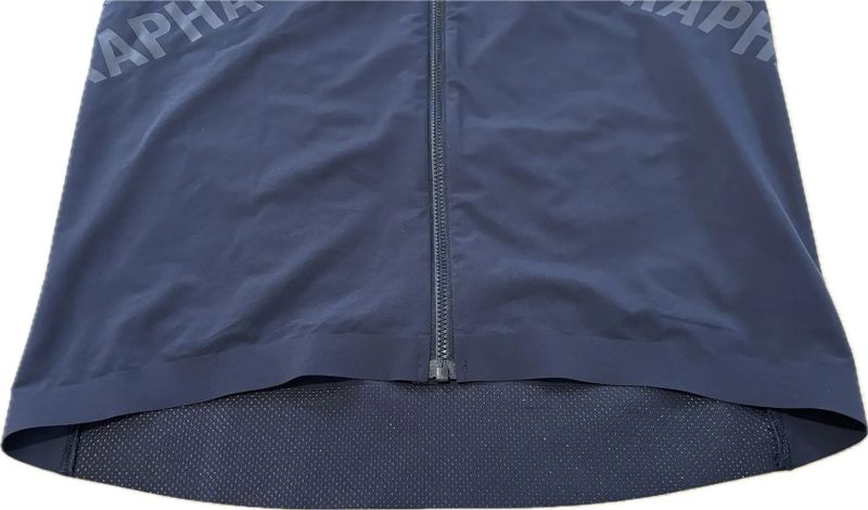 Silničářský dres od špičky v oboru- Rapha Pro Team