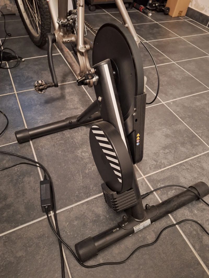 Chytrý trenažér Van Rysel D100