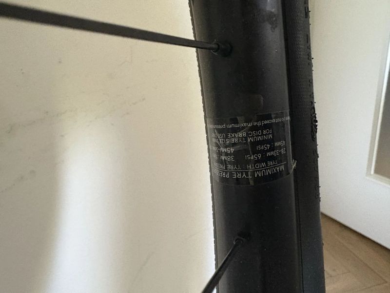 Zapletená kola HUNT Adventure Carbon ořech Shimano