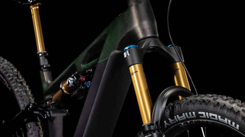 Cube One44 SLT 800 liquid'n'lava vel.M