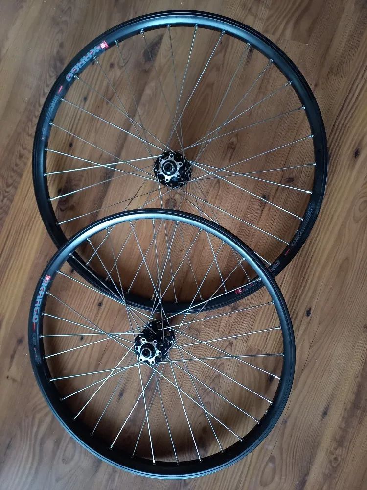 Zapletené přední kolo 26" a 24 " pro kotoučovou brzdu - NOVÉ