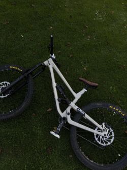 Commencal clash