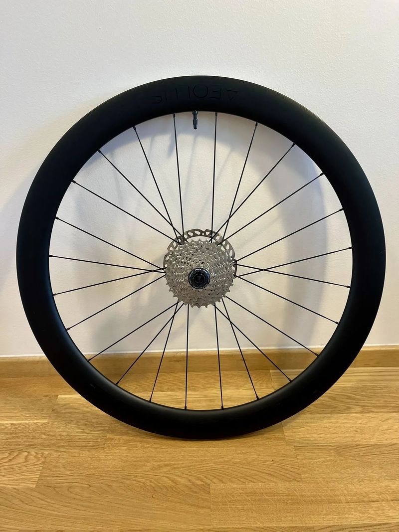 Prodám karbonová kola Bontrager Aeolus Pro 51 TLR Disc
