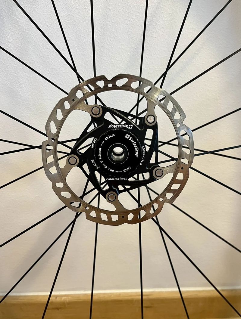 Prodám karbonová kola Bontrager Aeolus Pro 51 TLR Disc