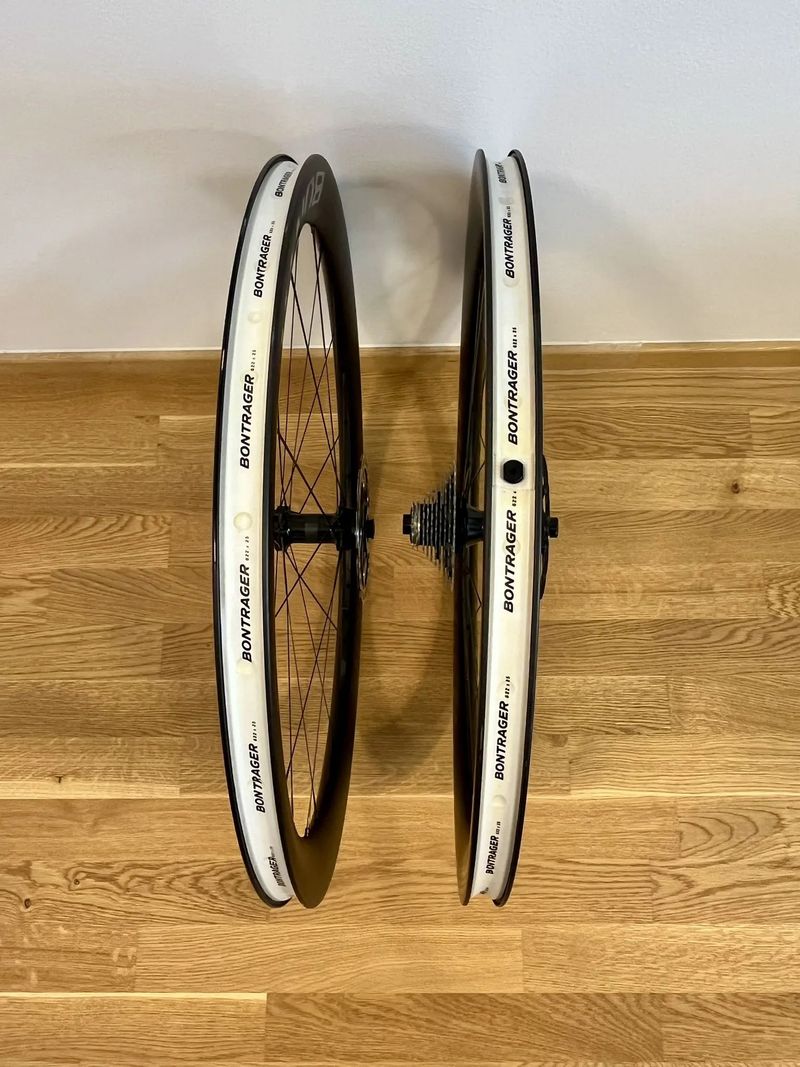 Prodám karbonová kola Bontrager Aeolus Pro 51 TLR Disc