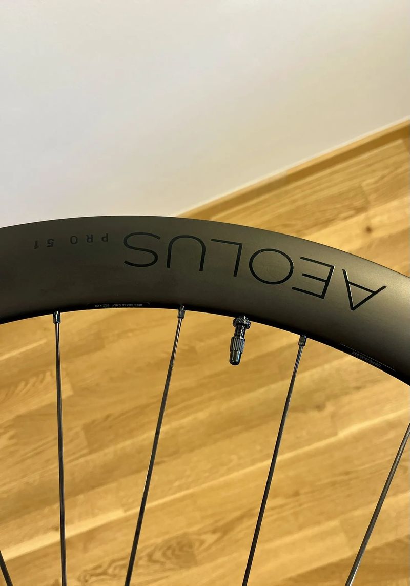 Prodám karbonová kola Bontrager Aeolus Pro 51 TLR Disc