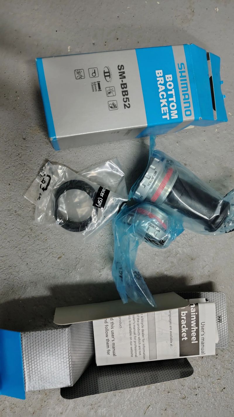 Středové složení Shimano SM-BB52