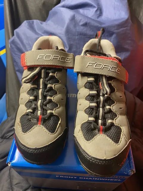 Tretry Force tourist vel. 38