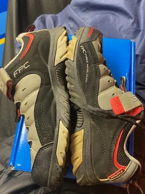 Tretry Force tourist vel. 38