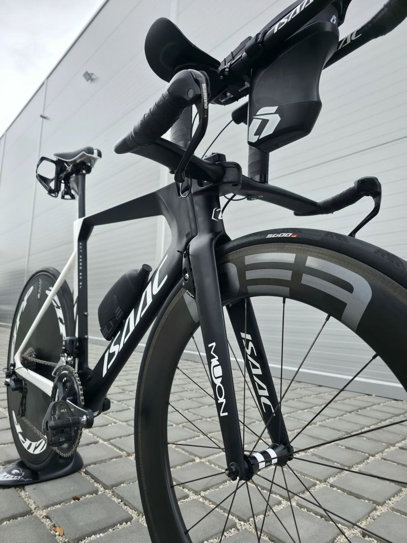 Triatlonové silniční kolo ISAAC Muon TT Carbon 2021 Ultegra Di2 – velikost L