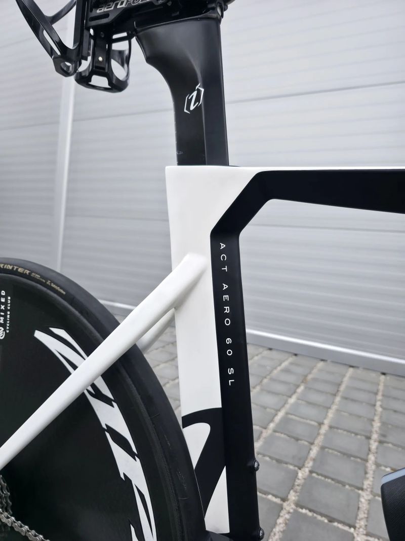 Triatlonové silniční kolo ISAAC Muon TT Carbon 2021 Ultegra Di2 – velikost L