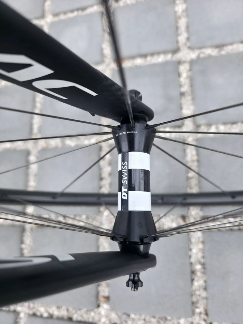 Triatlonové silniční kolo ISAAC Muon TT Carbon 2021 Ultegra Di2 – velikost L