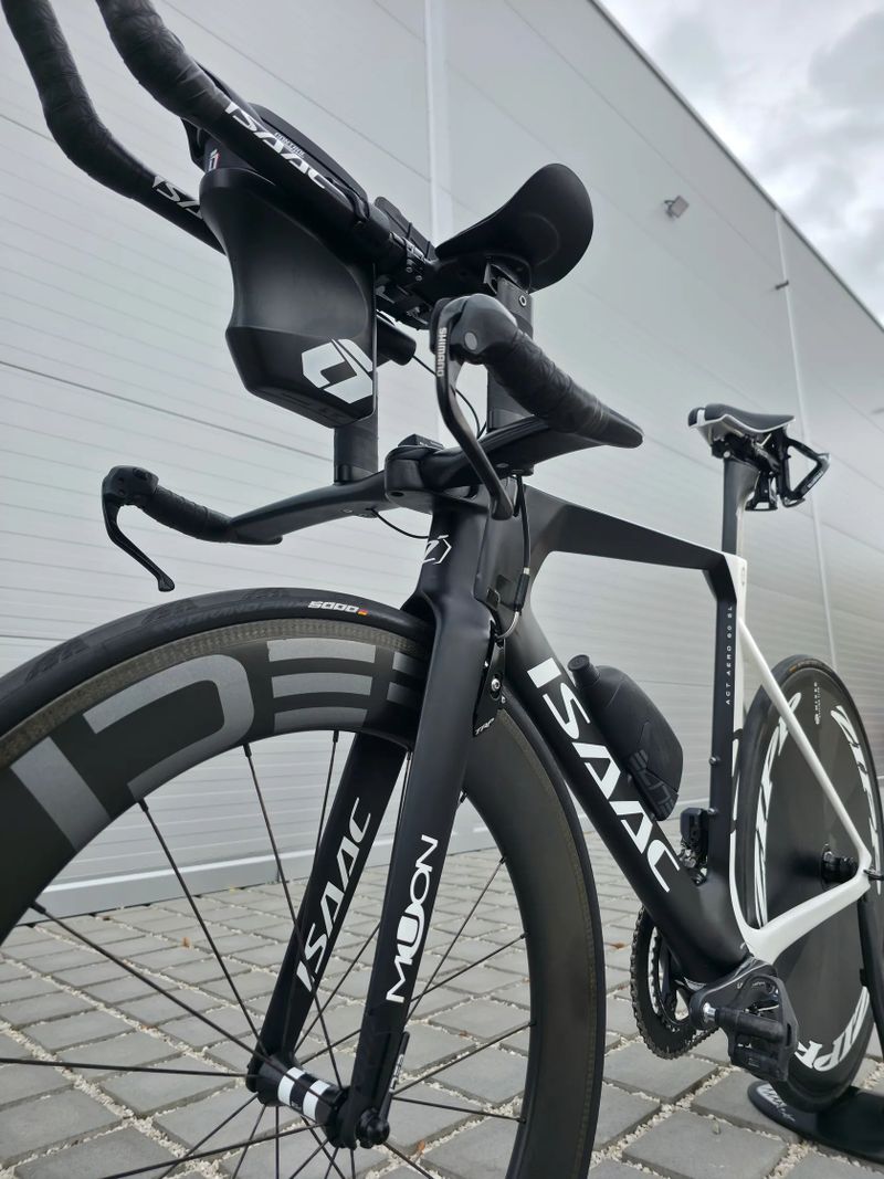 Triatlonové silniční kolo ISAAC Muon TT Carbon 2021 Ultegra Di2 – velikost L