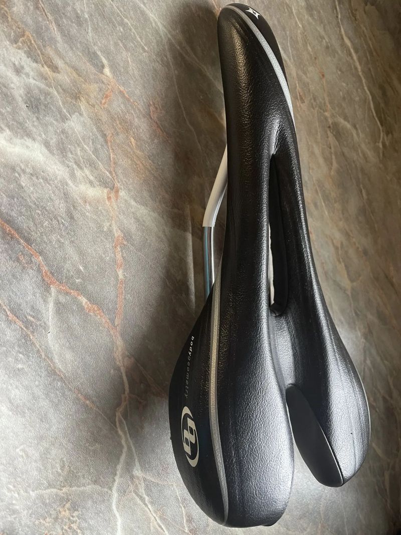 Specialized BodyGeometry Carbon 127 mm, Syncros RR2.0 127 mm, Velo SpeedFlex AD 130mm