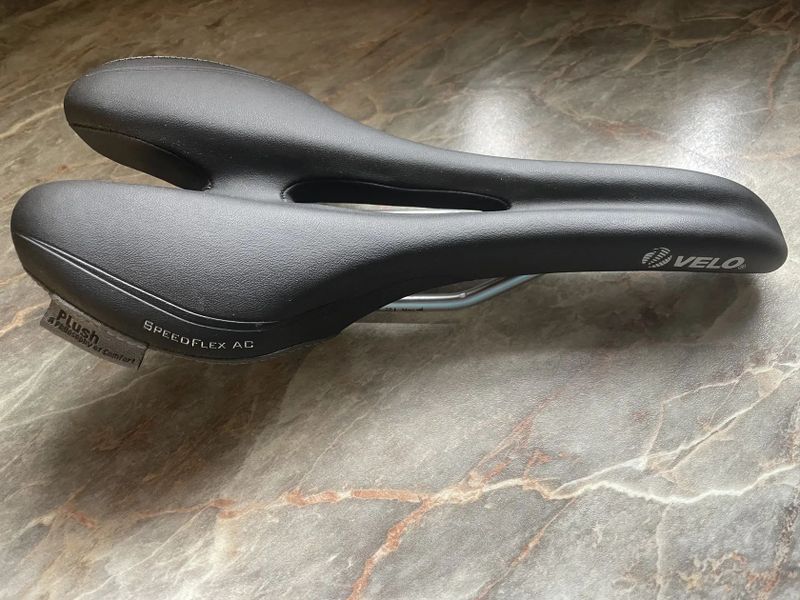 Specialized BodyGeometry Carbon 127 mm, Syncros RR2.0 127 mm, Velo SpeedFlex AD 130mm