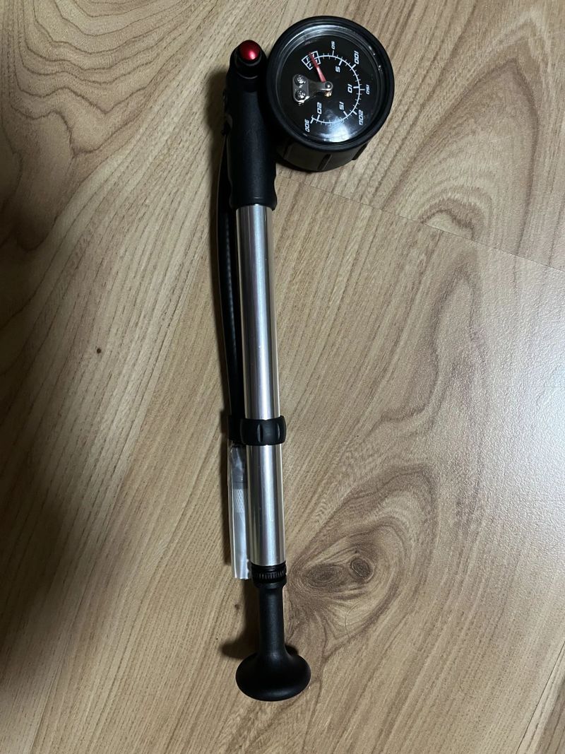 Pumpička na vidlice a tlumiče