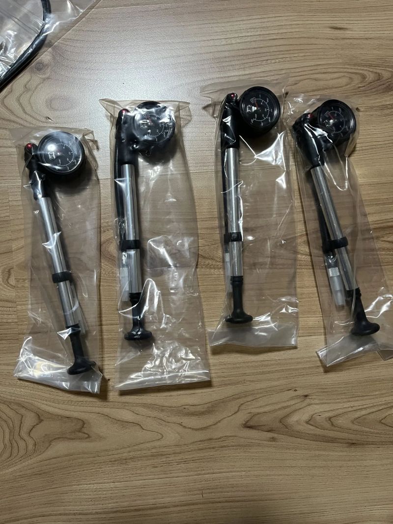 Pumpička na vidlice a tlumiče