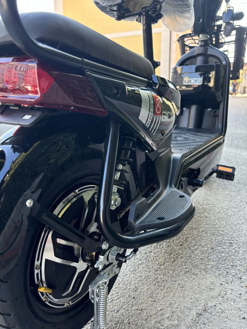 Moderní elektro skútr 350W – nový, LCD displej, světla, blinkry, alarm, bez registrace