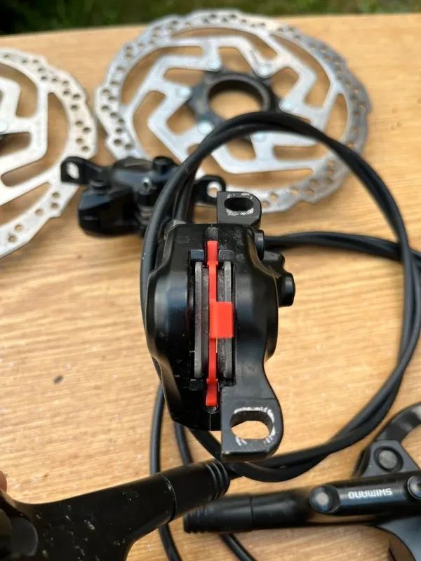 MTB brzdy Shimano MT200 sada