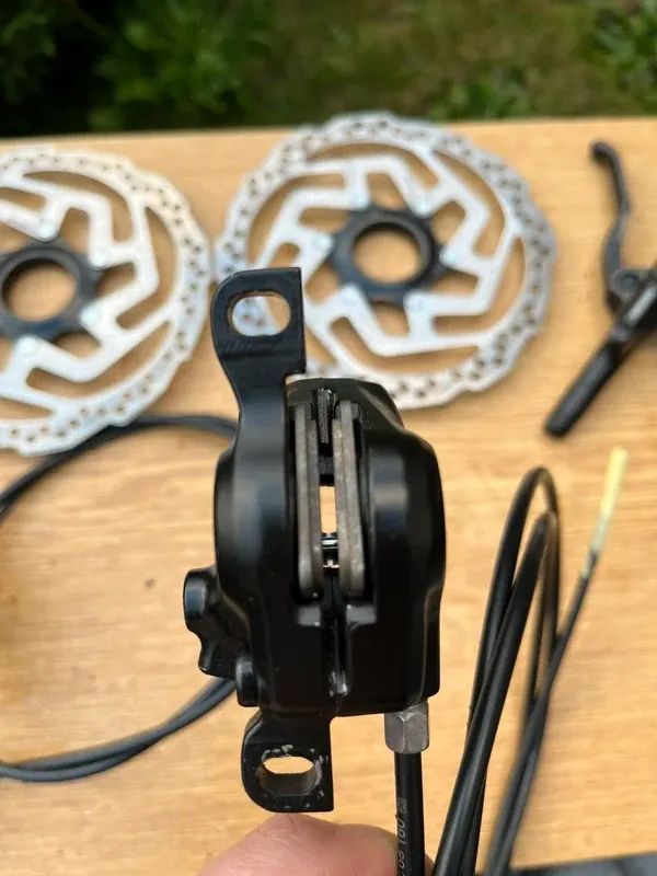 MTB brzdy Shimano MT200 sada