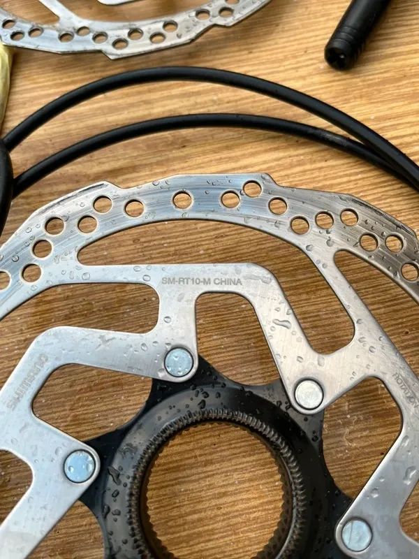 MTB brzdy Shimano MT200 sada