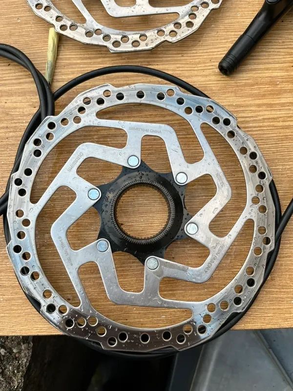 MTB brzdy Shimano MT200 sada