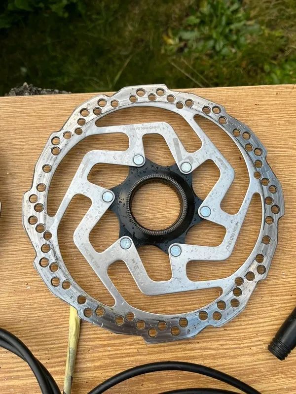 MTB brzdy Shimano MT200 sada