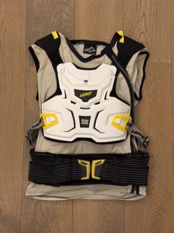 Chráničová vesta Leatt - vel. L/XL