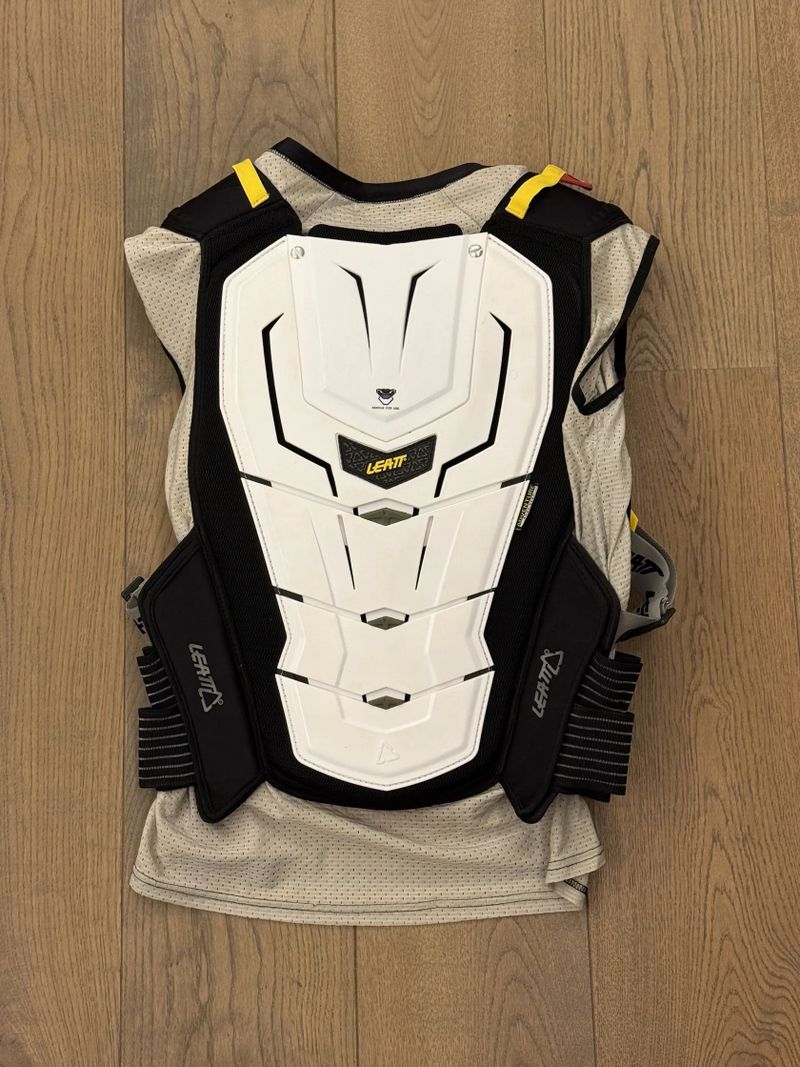 Chráničová vesta Leatt - vel. L/XL