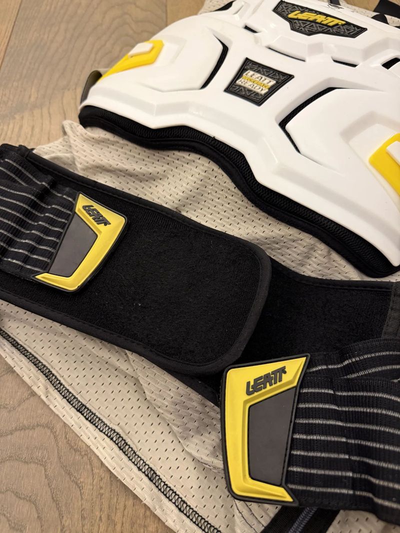 Chráničová vesta Leatt - vel. L/XL