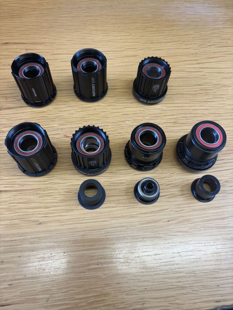 Ořechy DT Swiss Ratchet a 3-Pawls - různé druhy