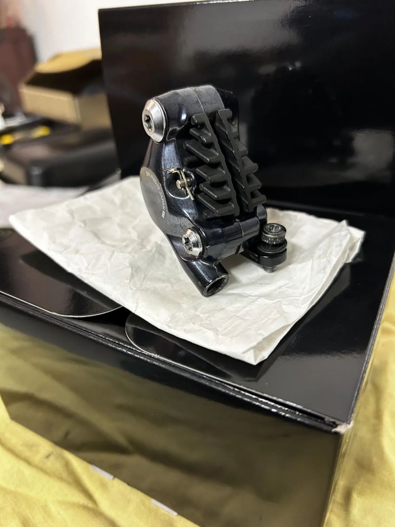 SHIMANO Ultegra brzdové třmeny - direct mount - přední + zadní