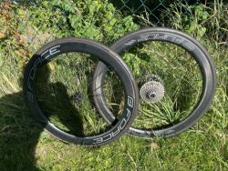 Karbonová kola force s pevnou osou (galusková)